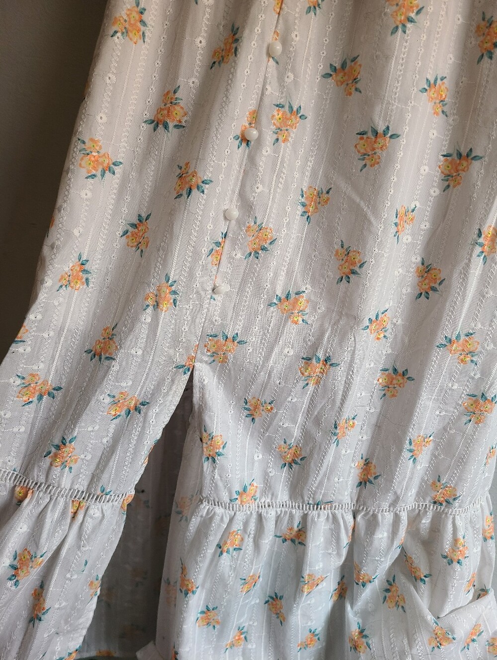 Women's large white eyelet dress w/yellow floral smocked back sleeveless summer - Picture 4 of 5